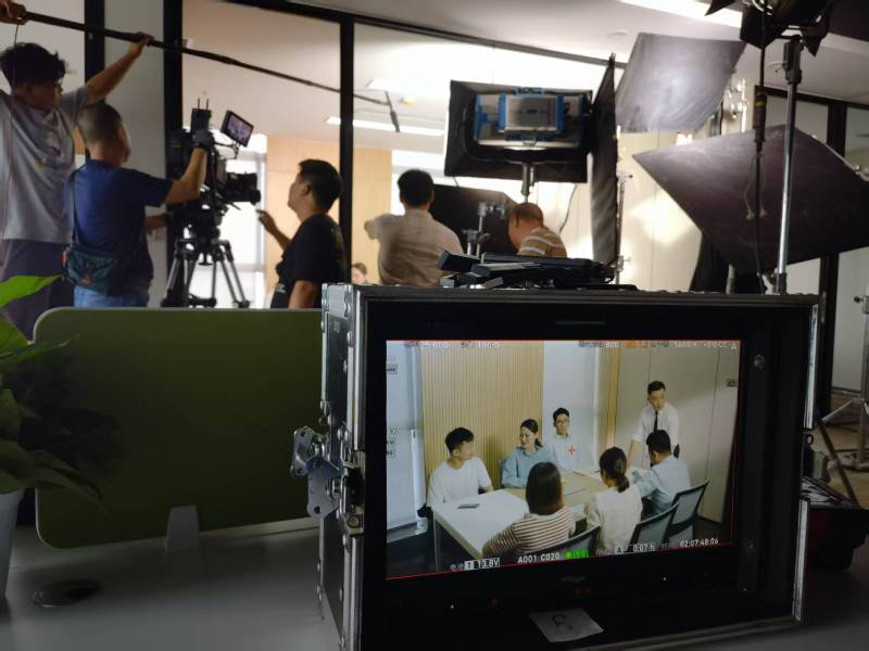 田东县TVC拍摄公司：科技产品视觉化大师，诠释未来感与功能美学